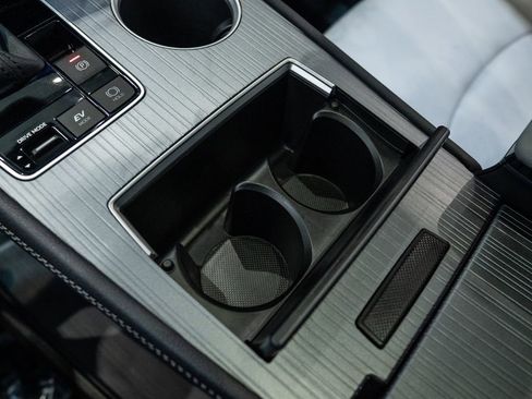 Used 2025 Toyota Sienna XLE image 33