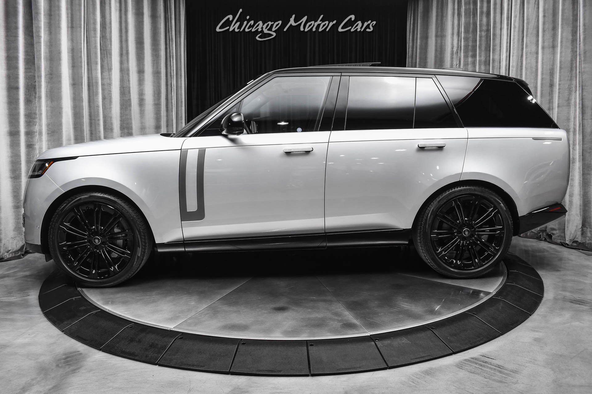 Used 2024 Land Rover Range Rover SE AWD/4WD image 1