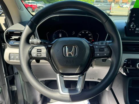 Used 2023 Honda Pilot Touring image 26