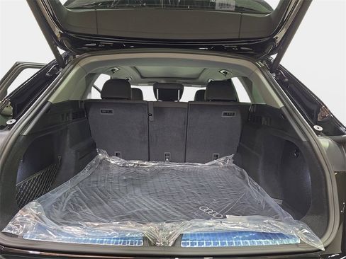 New 2025 Audi Q5 2.0T Premium image 12