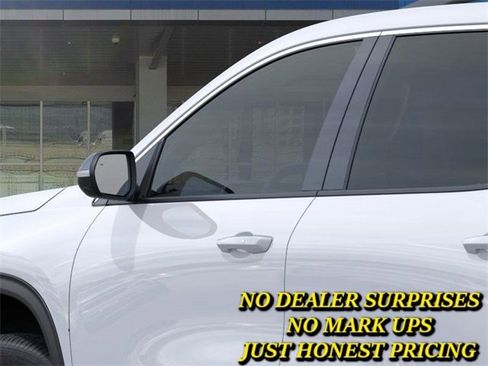 New 2026 Chevrolet Traverse LT image 12