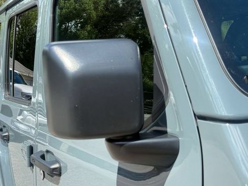 Used 2026 Jeep Wrangler Unlimited Sahara AWD/4WD image 11