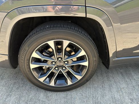 Used 2023 Jeep Grand Cherokee L Overland w/ Luxury Tech Group IV image 8