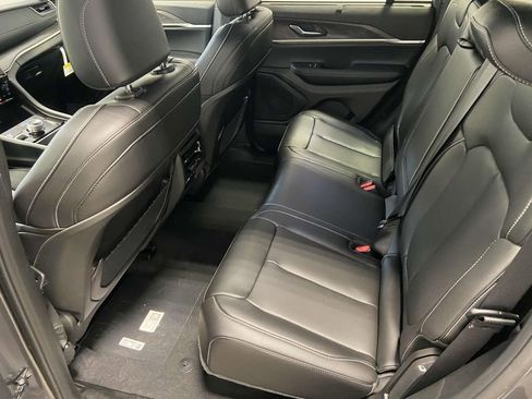 New 2025 Jeep Grand Cherokee Limited w/ Luxury Tech Group II image 11