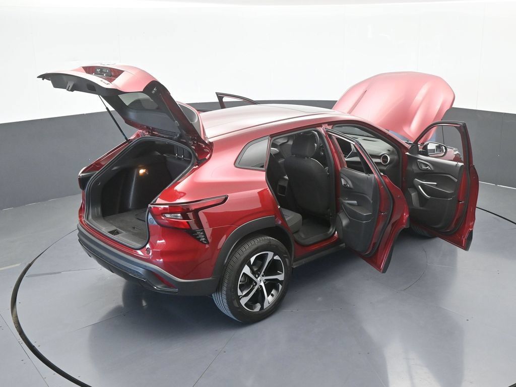 Used 2025 Chevrolet Trax RS w/ Sunroof Package FWD image 67