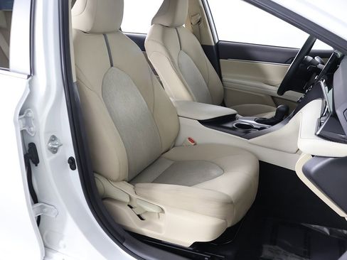 Used 2021 Toyota Camry LE image 26