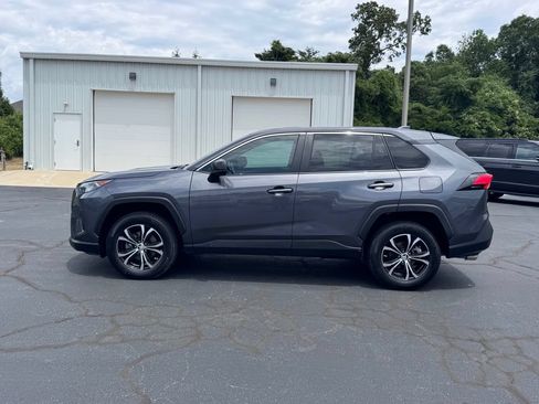 Used 2022 Toyota RAV4 LE AWD/4WD image 3