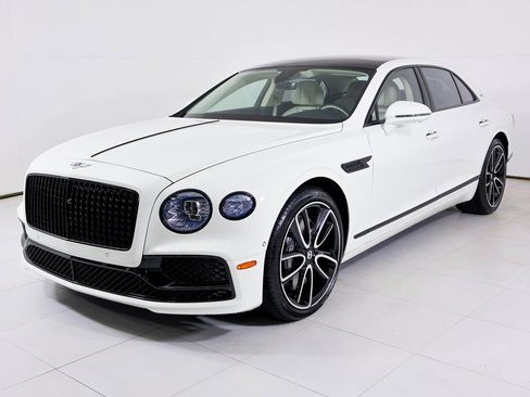 Used 2024 Bentley Flying Spur V8 image 1