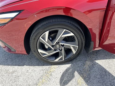 New 2025 Hyundai Elantra Limited image 32