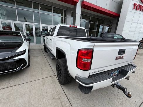 Used 2018 GMC Sierra 2500 Denali AWD/4WD image 4