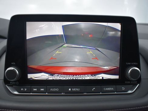 Used 2025 Nissan Rogue S FWD image 15