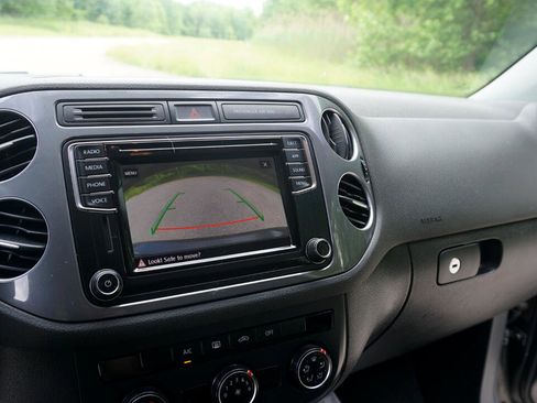 Used 2017 Volkswagen Tiguan Limited w/ Premium Package image 15