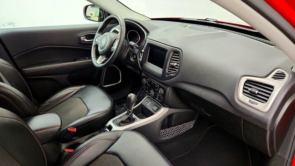 Used 2019 Jeep Compass Latitude FWD image 24