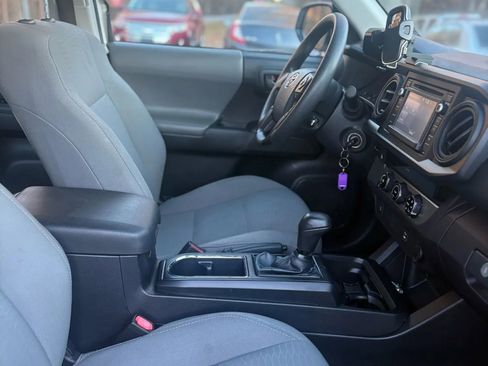 Used 2018 Toyota Tacoma SR image 36