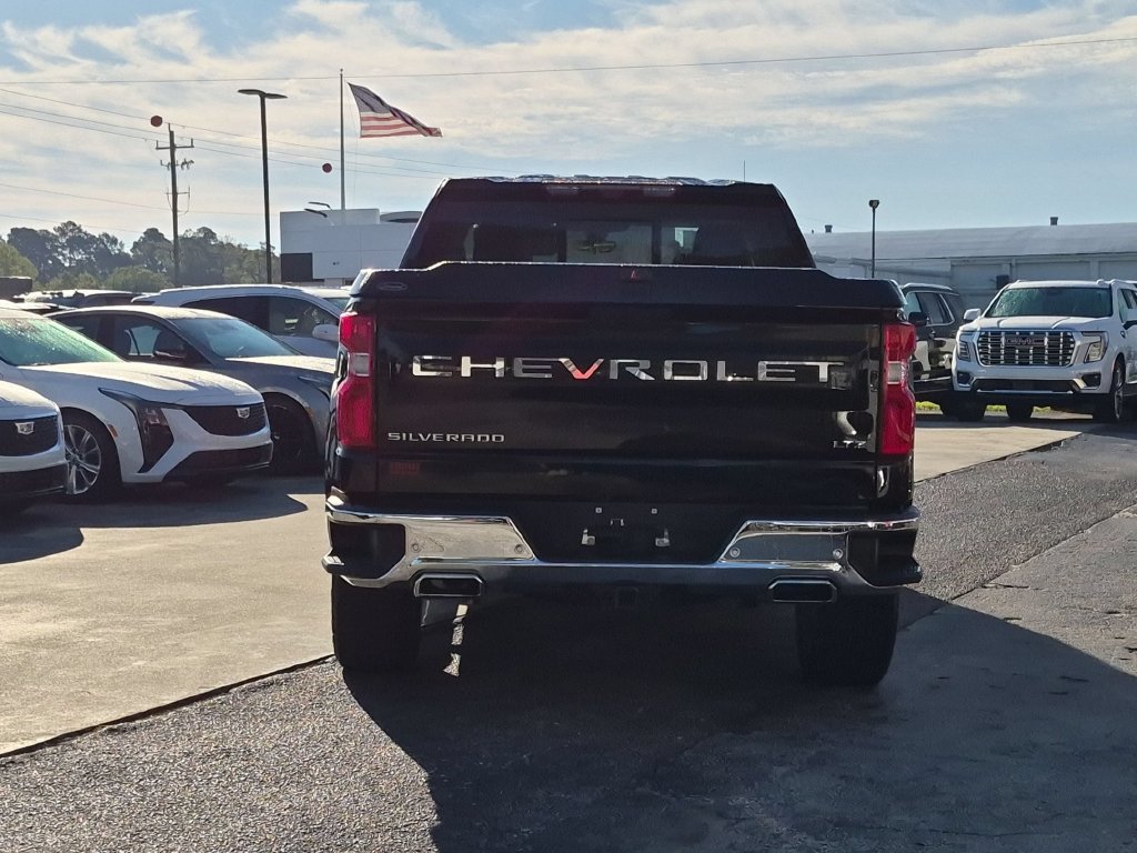 Used 2021 Chevrolet Silverado 1500 LTZ w/ LTZ Premium Package AWD/4WD image 3