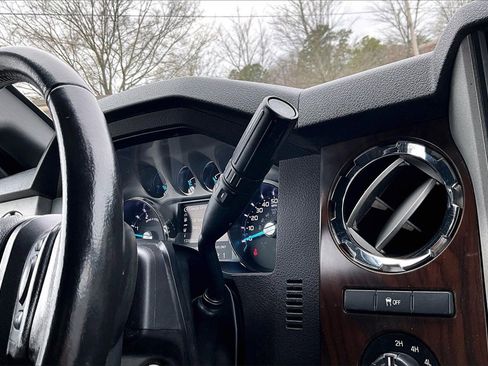 Used 2015 Ford F250 Lariat w/ Chrome Package image 28