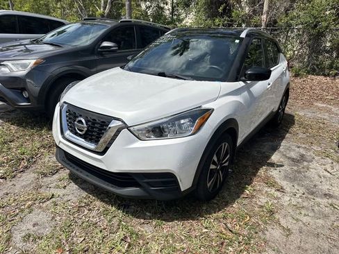 Used 2019 Nissan Kicks SV image 3