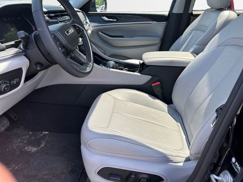 Certified 2023 Jeep Grand Cherokee Overland AWD/4WD image 12