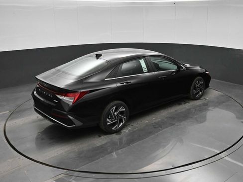 New 2026 Hyundai Elantra Limited FWD image 31