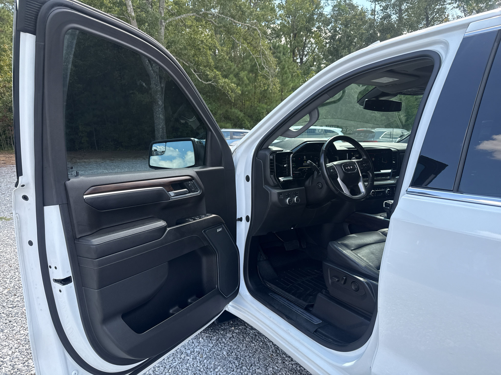 Used 2022 GMC Sierra 1500 SLT w/ SLT Convenience Package AWD/4WD image 12