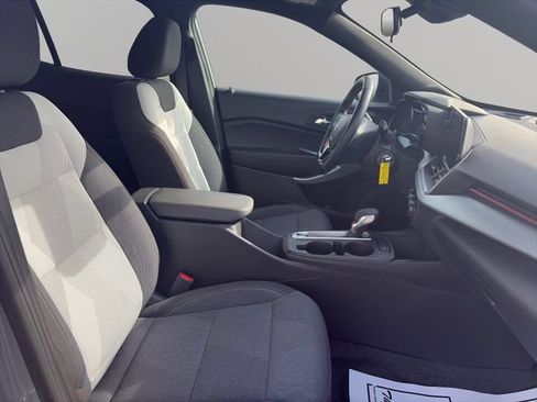 Used 2024 Chevrolet Trax RS FWD image 18