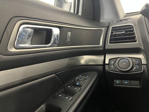 Used 2018 Ford Explorer XLT w/ Equipment Group 202A AWD/4WD image 26
