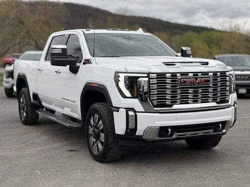 Used 2025 GMC Sierra 3500 Denali AWD/4WD image 1