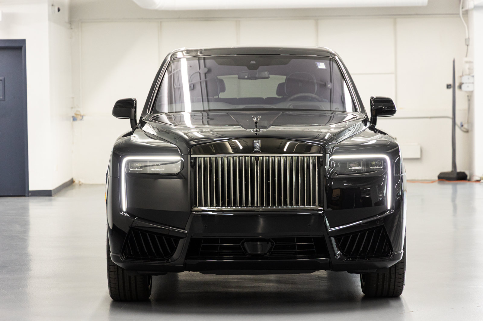 Certified 2025 Rolls-Royce Cullinan Black Badge AWD/4WD image 7