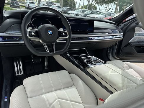 Used 2023 BMW 760i xDrive image 35