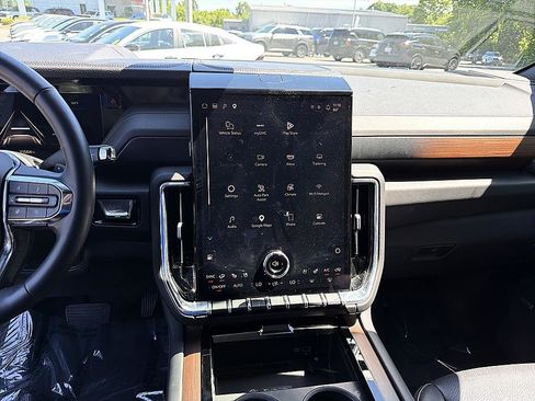 Used 2025 GMC Yukon Denali RWD image 14