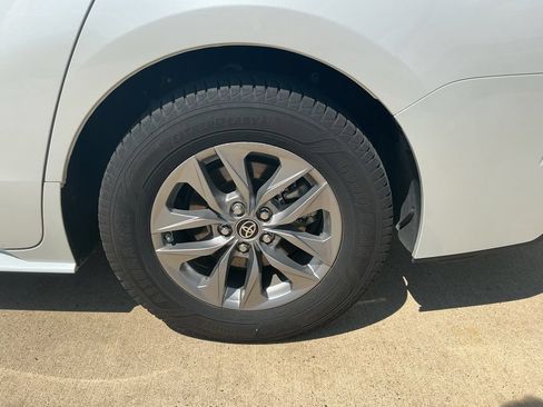 Used 2024 Toyota Sienna XLE w/ XLE Plus Package AWD/4WD image 6