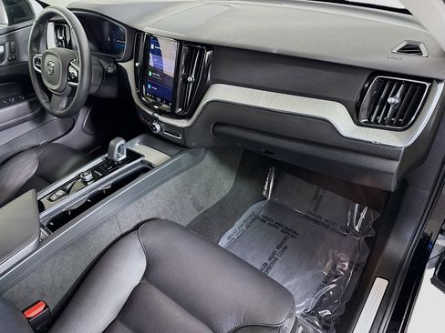 Used 2025 Volvo XC60 B5 Plus image 30