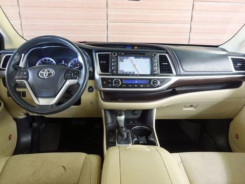 Used 2016 Toyota Highlander Limited image 42