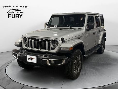 Used 2024 Jeep Wrangler Unlimited Sahara w/ Technology Group AWD/4WD image 7