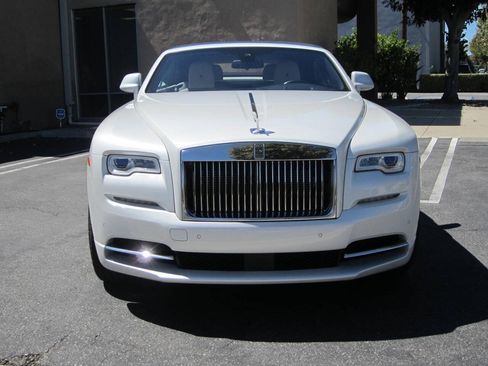 Used 2016 Rolls-Royce Dawn RWD image 8