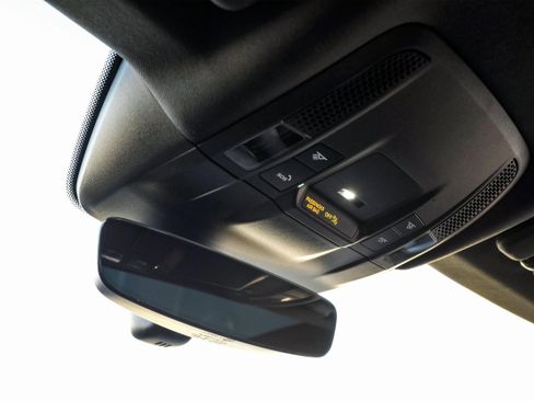 Used 2021 Porsche Taycan image 23