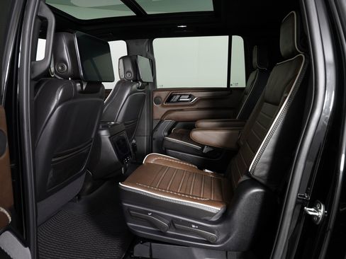 Used 2025 GMC Yukon XL Denali Ultimate image 16