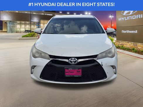 Used 2017 Toyota Camry SE FWD image 2