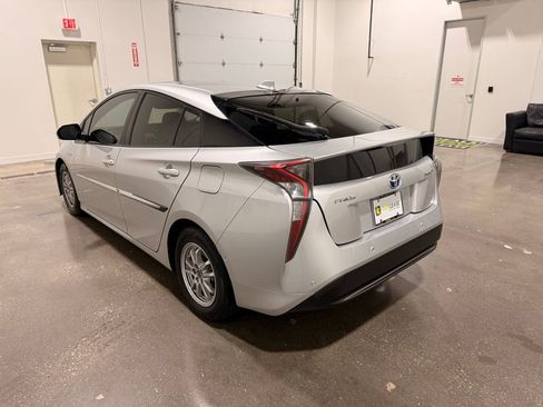 Used 2017 Toyota Prius Four w/ Premium Convenience Package image 7