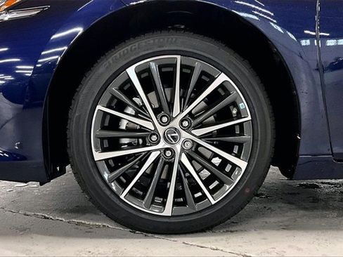 New 2025 Lexus ES 350 w/ Premium Package image 12
