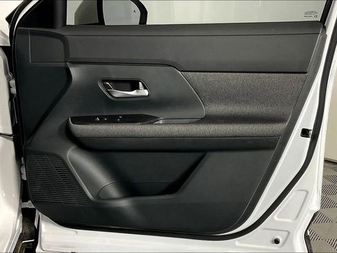 Used 2025 Nissan Kicks SV image 24