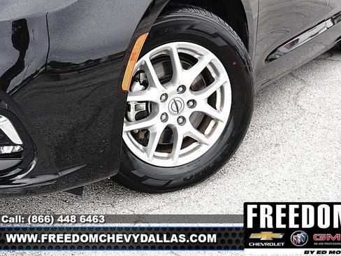 Used 2023 Chrysler Pacifica Touring-L FWD image 44
