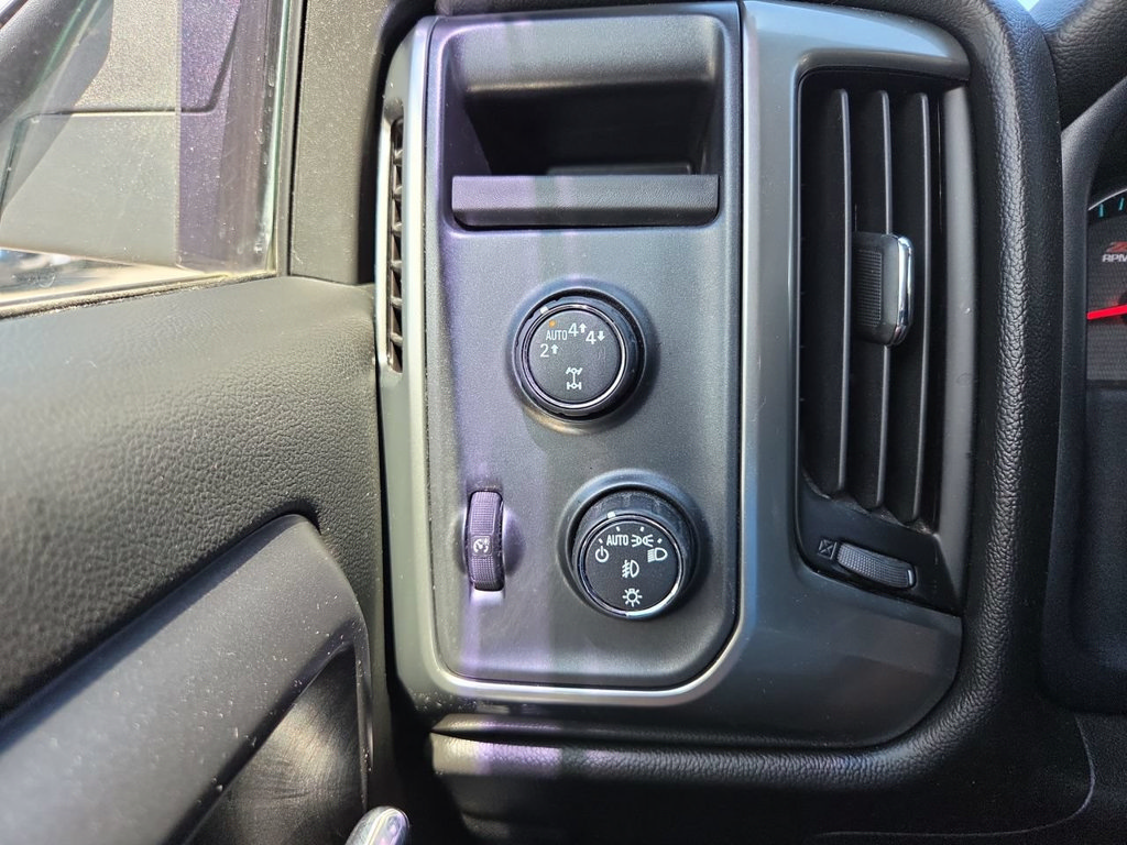 Used 2018 Chevrolet Silverado 1500 LT w/ All Star Edition AWD/4WD image 21