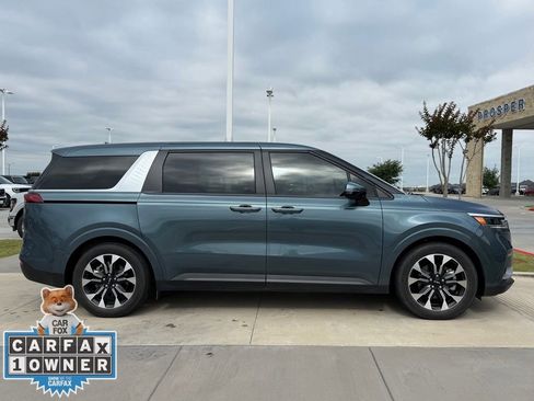 Used 2024 Kia Carnival EX FWD image 19