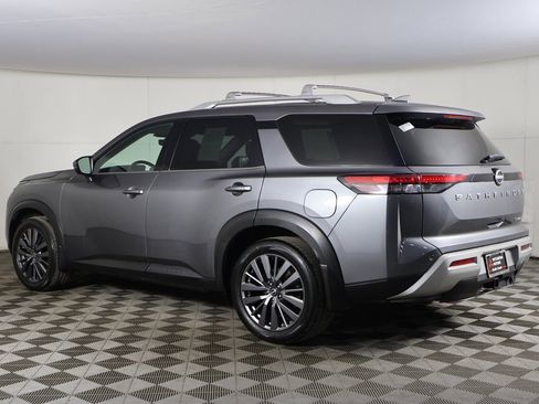 Used 2024 Nissan Pathfinder SL w/ SL Premium Package image 11