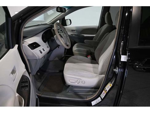 Used 2014 Toyota Sienna LE image 13