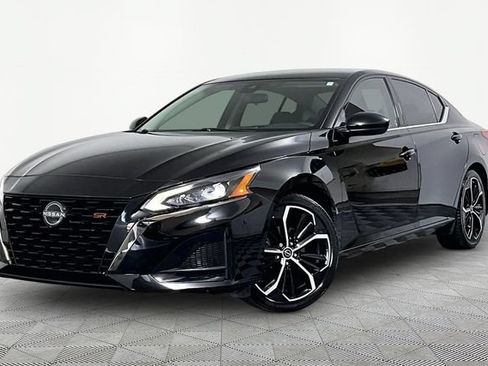 Used 2024 Nissan Altima 2.5 SR FWD image 3