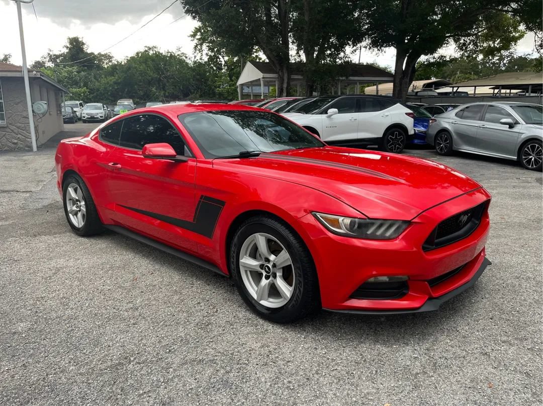 Used 2017 Ford Mustang Coupe RWD image 3