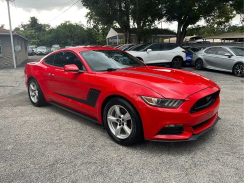 Used 2017 Ford Mustang Coupe RWD image 3
