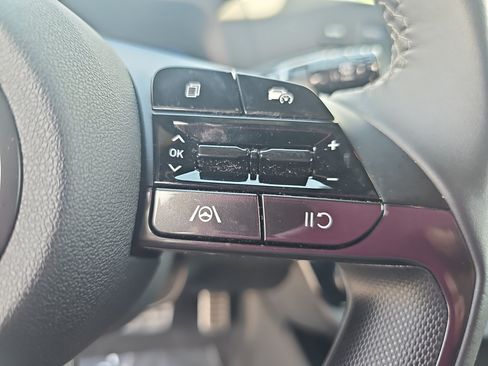 Used 2025 Hyundai Elantra Sport FWD image 18